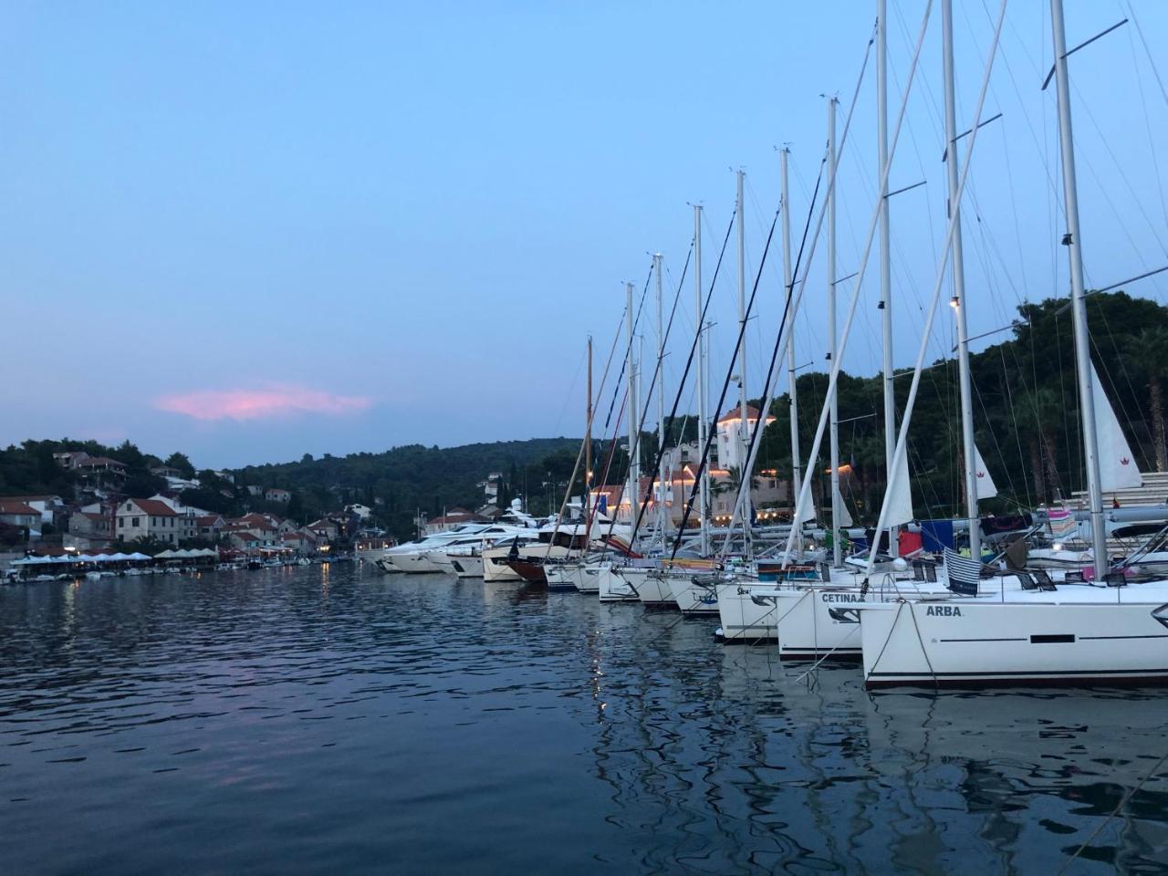 Apartman Ylli Nečujam Exteriér fotografie